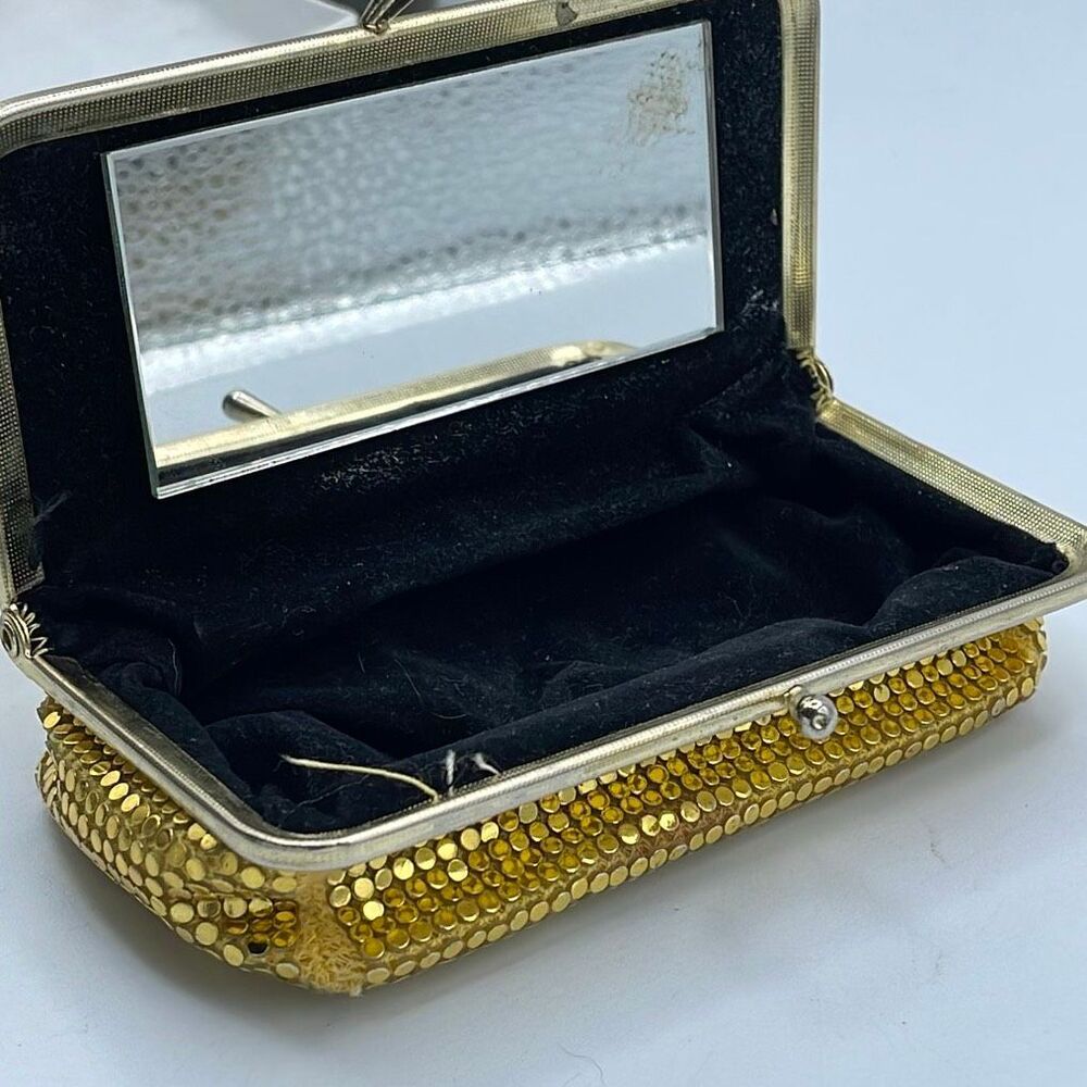 Vintage gold mesh -chain mail kiss lock lipstick make-up change purse.